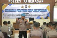 Suasana sosialisasi peraturan disiplin kepolisian di Mapolres Pamekasan.
