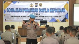 Suasana sosialisasi peraturan disiplin kepolisian di Mapolres Pamekasan.