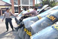 Anggota Dalmas Polres Pamekasan saat mengikuti latihan keterampilan di Mapolres Pamekasan. 