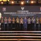 Para kepala daerah penerima UHC Awards foto bersama.