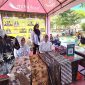 BPC HIMPI Pamekasan menampilkan sejumlah karya batik pada kegiatan Lomba Kolase Perca Batik di Pendopo Agung Ronggosukowati Pamekasan.