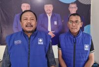 Ketua DPD PAN Pamekasan Dul Haq (kiri) didampingi Sekretaris Heru Budhi Prayitno. (FOTO: DOK. KLIK MADURA)