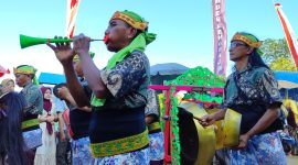 Salah satu grup musik Saronen saat menghibur warga di Desa Aeng Baja Kenek, Kecamatan Bluto, Kabupaten Sumenep.
