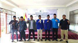 Pengurus IKA PMII Bangkalan demisioner foto bersama usai menggelar muscab di Hotel Ningrat, Bangkalan, Minggu (25/8/2024).