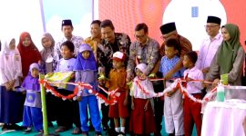 Pj Bupati Pamekasan Masrukin didampingi Kadisdikbud Pamekasan Moh. Alwi saat peluncuran Unit Layanan Disabilitas.