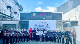 Tim Klinik Kecantikan Elysia Estetika foto bersama usai menyambut tim survei dari LAFKI dalam rangka akreditasi.