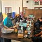 Tim PKM IAIN Madura memaparkan hasil pemetaan potensi wilayah menggunakan teknologi geospasial di Balai Desa Tebul Timur, Kecamatan Pegantenan, Pamekasan.