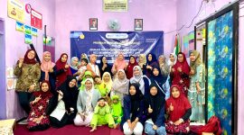 PKM Prodi TIP UTM foto bersama narasumber, guru, wali murid dan peserta didik RA Bakti Telang, Kecamatan Kamal, Bangkalan.