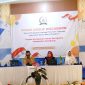 Mantan Ketua Bawaslu Sampang Insiyatun saat menjadi pemateri kegiatan FGD yang digelar FKUB Sampang.