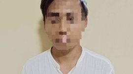 AR, tersangka KDRT saat diamankan di Mapolres Sumenep.