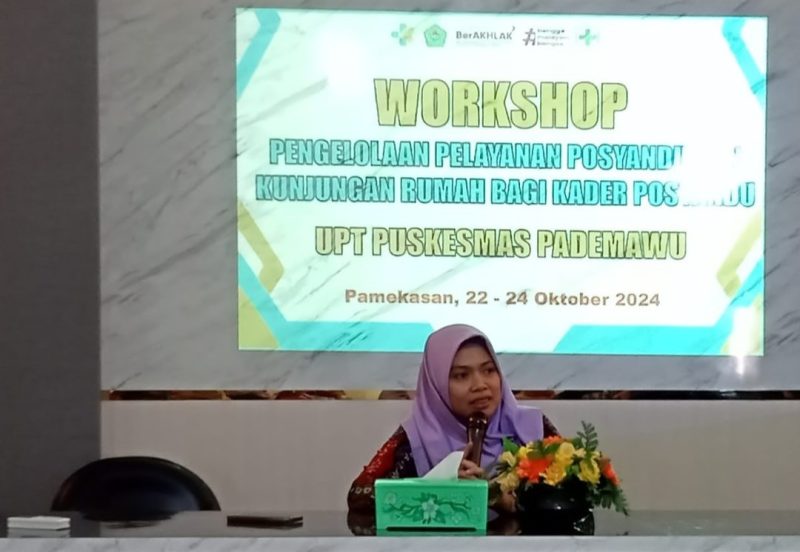 Kepala Puskesmas Pademawu, dr. Jeni Novita Anggraini memberikan sambutan saat worshop pelayanan posyandu.