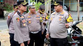 Kapolres Pamekasan AKBP Jazuli Dani Iriawan berbincang dengan jajaran PJU.