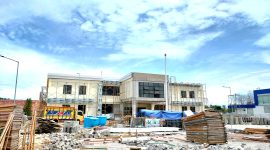 Proyek pembangunan Mako Polres Pamekasan di Jalan Raya Nyalaran Pamekasan. (FOTO: MOH. IQBALUL KHAVEY / KLIKMADURA)