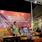 Ketua Divisi Sosialisasi, Pendidikan Pemilih, Partisipasi Masyarakat, dan Sumber Daya Manusia (Sosdiklih Parmas SDM) KPU Pamekasan, Moh. Amiruddin menyampaikan sambutan saat sosialisasi tatap muka bersama AJP dan komunitas.