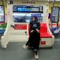 Direktur Klik Madura, Sari Purwati bersantai menikmati perjalanan dalam kota menggunakan MRT di Kuala Lumpur, Malaysia, November 2024. (FOTO: DOK. PRIBADI)