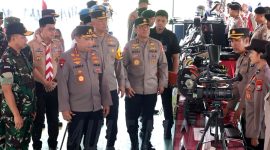 Kapolri Jenderal Listyo Sigit Prabowo bersama Panglima TNI Jenderal TNI Agus Subiyanto didampingi Kapolda Jatim Irjen. Pol. Imam Sugianto saat cek pengamanan Pilkada 2024 di Mapolda Jatim. (Sumber foto: IG @divisihumaspolri)