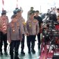 Kapolri Jenderal Listyo Sigit Prabowo bersama Panglima TNI Jenderal TNI Agus Subiyanto didampingi Kapolda Jatim Irjen. Pol. Imam Sugianto saat cek pengamanan Pilkada 2024 di Mapolda Jatim. (Sumber foto: IG @divisihumaspolri)