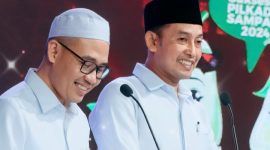Palson Cabup - Cawabup Sampang KH. Muhammad bin Muafi - H. Abdullah Hidayat saat debat.
