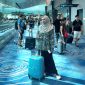 Direktur Klik Madura Sari Purwati berada di pelataran Bandara Udara Internasional Changi, Singapura.