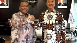 Ketum Saudagar Madura sekaligus Waketum Kadin Indonesia Akhmad Ma'ruf Maulana foto salam komando bersama Menteri Perindustrian Agus Gumiwang Kertasasmita.