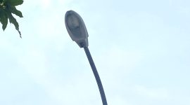 Lampu penerangan jalan umum di salah satu ruas jalan di Kabupaten Sampang.