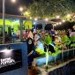Pecinta kuliner menikmati hidangan seblak dan makanan lainnya saat peresmian Kafe Teras Rumah di Desa Laden, Kecamatan Kota Pamekasan. (MOH. IQBALUL KHAVEI MZ / KLIK MADURA)