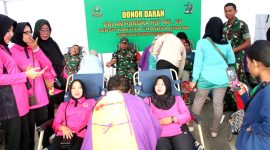 Warga antusias mendonorkan darah pada kegiatan yang digelar Persit Kartika Candra Kirana Kodim 0827 Sumenep.