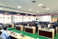 Puluhan nelayan pantura audiensi dengan Komisi II DPRD Pamekasan terkait jaring hilang diduga tersangkut kapal Petronas dan Elnusa. (FOTO: MOH. IQBALUL KHAVEI MZ / KLIKMADURA)
