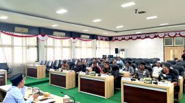 Puluhan nelayan pantura audiensi dengan Komisi II DPRD Pamekasan terkait jaring hilang diduga tersangkut kapal Petronas dan Elnusa. (FOTO: MOH. IQBALUL KHAVEI MZ / KLIKMADURA)