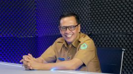 Pj Bupati Pamekasan Masrukin saat siniar di Studio 2 Klik Madura.