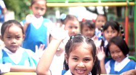 Siswa-siswi TK PGRI 1 Lomaer, Bangkalan bermain di halaman sekolah. (IMDAD FAIHA ILA SABILA / KLIKMADURA).