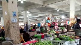 Suasana Pasar Srimangunan, Sampang menjelang bulan suci ramadan. (SUPRIYANTO / KLIKMADURA)