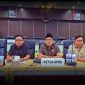 Ketua DPRD Pamekasan Ali Masykur bersama pimpinan Komisi IV menyampaikan keterangan pers terkait status BPJS Kesehatan.  