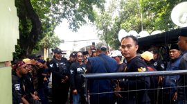 Sejumlah aktivis gabungan dari berbagai organisasi bersiap menggelar aksi demonstrasi di Kanwil BPN Jatim, Kamis (27/2/2025)