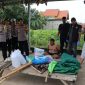 Tersangka bandar narkoba berinisial D tak berkutik saat digrebek diDusun Pademabuh Laok, Desa Jambringin, Kecamatan Proppo, Kabupaten Pamekasan, Sabtu (8/3/2025).  