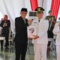 Bupati Pamekasan KH. Kholilurrahman saat sertijab dari Pj Bupati Pamekasan Masrukin di Pendapa Agung Ronggosukowati Pamekasan.