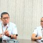 Kepala BPJS Kesehatan Cabang Pamekasan Nuzuludin Hasan didampingi Kepala Bagian SDM, Umum dan Komunikasi Ary Udiyanto saat memberikan keterangan pers. (MOH. IQBALUL KHAVEI MZ / KLIKMADURA)