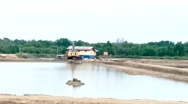 Hamparan tambak garam di Desa Majungan, Kecamatan Pademawu, Pamekasan yang diduga berdiri di atas tanah negara. (DOK. KLIKMADURA)