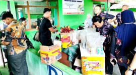 Suasana pasar murah yang digelar Disperindag Pamekasan.
