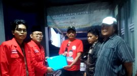 Ketua FKPPN Pamekasan Miskari menyerahkan permohonan advokasi secara tertulis kepada DPD GMNI Jawa Timur.