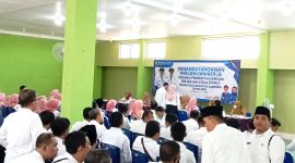 Ratusan guru PPPK hadir dalam kegiatan penandatanganan perpanjangan kontrak di aula BKPSDM Sampang, Selasa (25/3/2025).