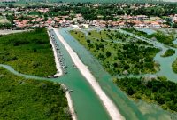 Perahu nelayan sandar di sungai hasil pengerukan tepatnya di Dusun Duko, Desa Tanjung, Kecamatan Pademawu, Pamekasan. (DOK. KLIKMADURA)