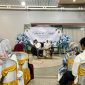 CEO PT Royal Group Madura H. Muhammad Mukid,. ST,. MT didampingi istri tercinta dr. Astrid Meya Shinta saat halal bihalal bersama seluruh karyawan. (MOH. IQBALUL KHAVEI MZ / KLIKMADURA)