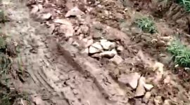 Tangkapan layar jalan Desa Ragang, Kecamatan Waru yang kondisinya rusak parah.
