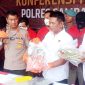Kapolres Sampang AKBP Hartono saat press rilis terkait penangkapan DPO pembunuhan.