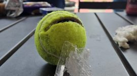 Penampakan bola tenis berisi barang mirip sabu yang ditemukan di Lapas Narkotika Pamekasan.
