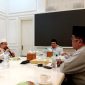 Pimpinan dan Pengasuh Ponpes Al-Amien Prenduan sekaligus pengurus Bassra KH. Fauzi Tidjani Djauhari menyampaikan aspirasi di hadapan Bupati Pamekasan KH. Kholilurrahman di Peringgitan Dalam, Pendopo Ronggosukowati. (PNP3M FOR KLIKMADURA)
