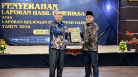 Ketua DPRD Pamekasan Ali Masykur menerima salinan laporan hasil pemeriksaan LKPD 2024 dari BPK RI perwakilan Jawa Timur. 