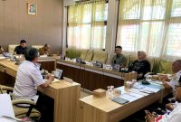 Orang tua siswa SDN Bugih 3 yang menjadi perundungan mencari keadilan dengan audiensi bersama Komisi IV DPRD Pamekasan.