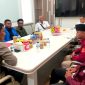Sejumlah pengurus Aliansi BEM Sampang saat audiensi dengan Kapolres Sampang AKBP Hartono. (ISTIMEWA)